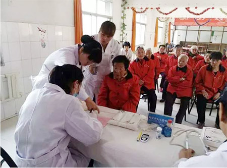 重阳节中大医院走进王寺敬老院为老人健康义诊送温暖