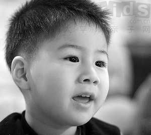 医生讲解导致咽喉炎的常见因素